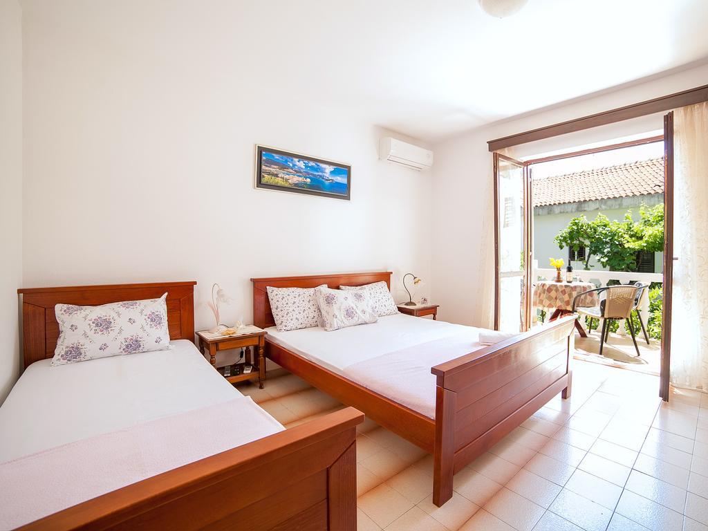 Rooms Garden Petrovac Room photo
