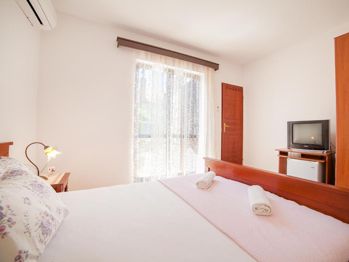 Rooms Garden Petrovac Room photo